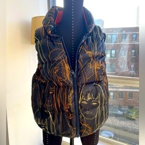 SOSKEN STUDIOS JODY NAVY - PORTRAIT PRINT DOWN VEST